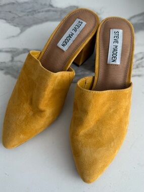 Steve Madden Yellow Suede Pointed-Toe Block Heel Mules